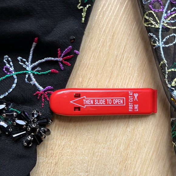 Mac Duggal Embroidered Illusion Puff Sleeve Column Gown Floral Black, SIZE 10 - Picture 9 of 12